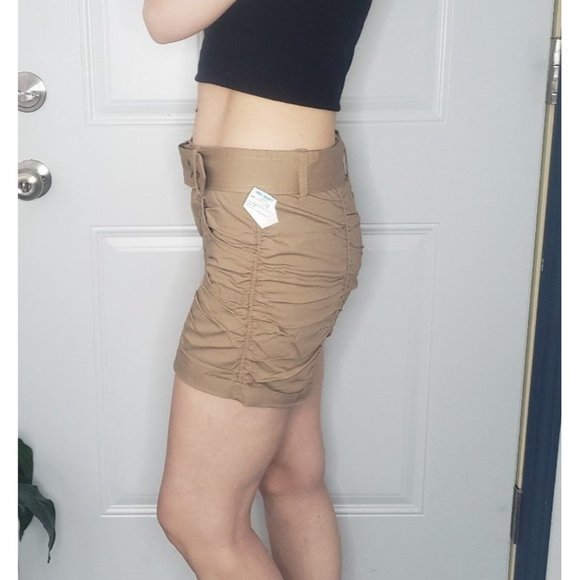 Y2K NWT Rouched Khaki Shorts with Belt - Picture 2 of 4